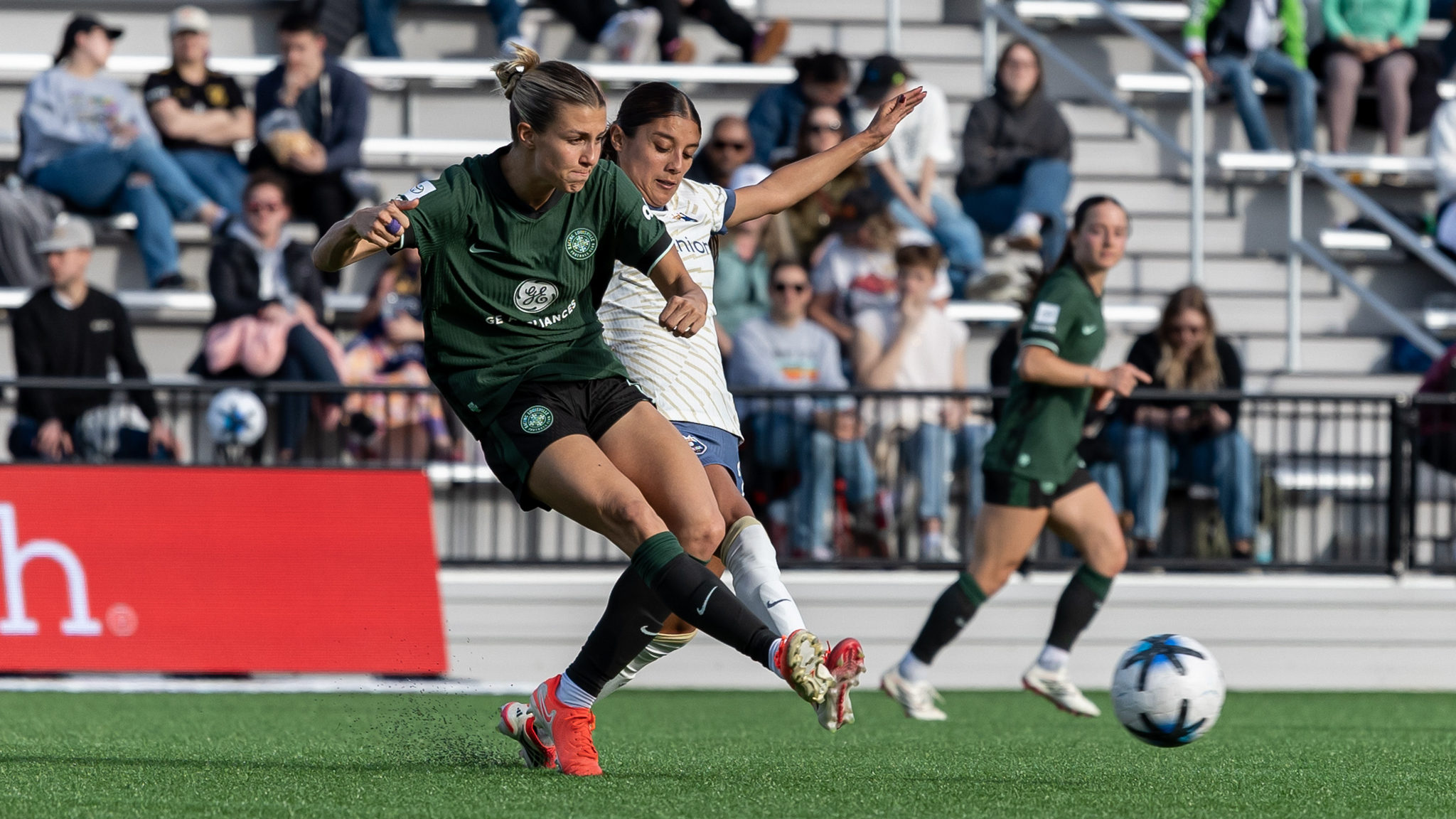 Racing Louisville Falls 2-1 to Seattle Reign in Close Match